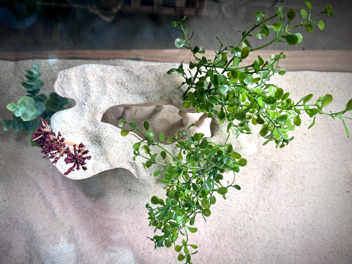 Mangrove-Style Raised Roots — a freestanding decor piece with an integrated planter for aquariums and terrariums.