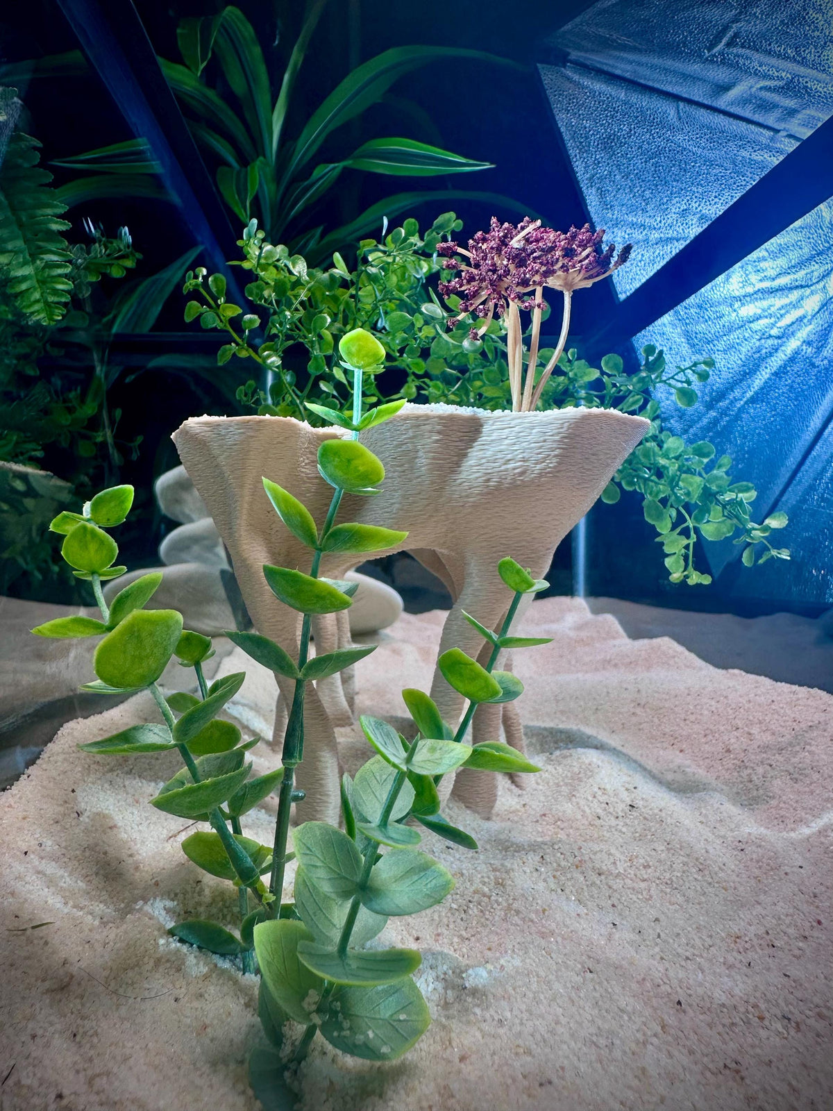 Mangrove-Style Raised Roots — a freestanding decor piece with an integrated planter for aquariums and terrariums.