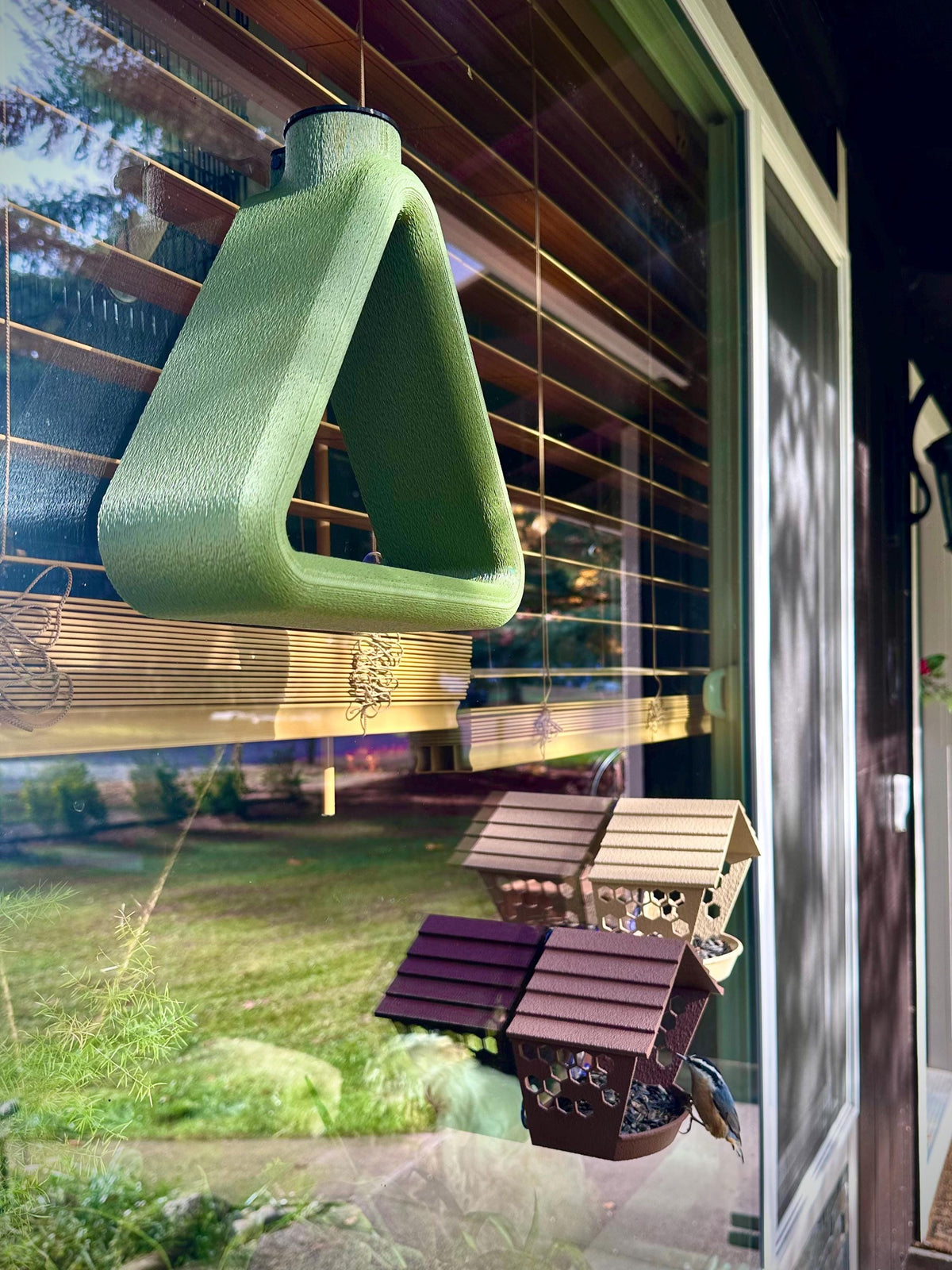 Window Bird Feeder – FROSTO “TriView” | Suction Cup Mount